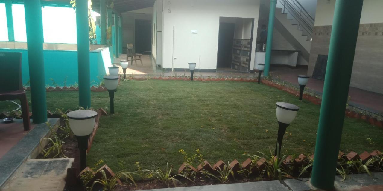 Hotel M G Residency Chikmagalūr Exterior foto