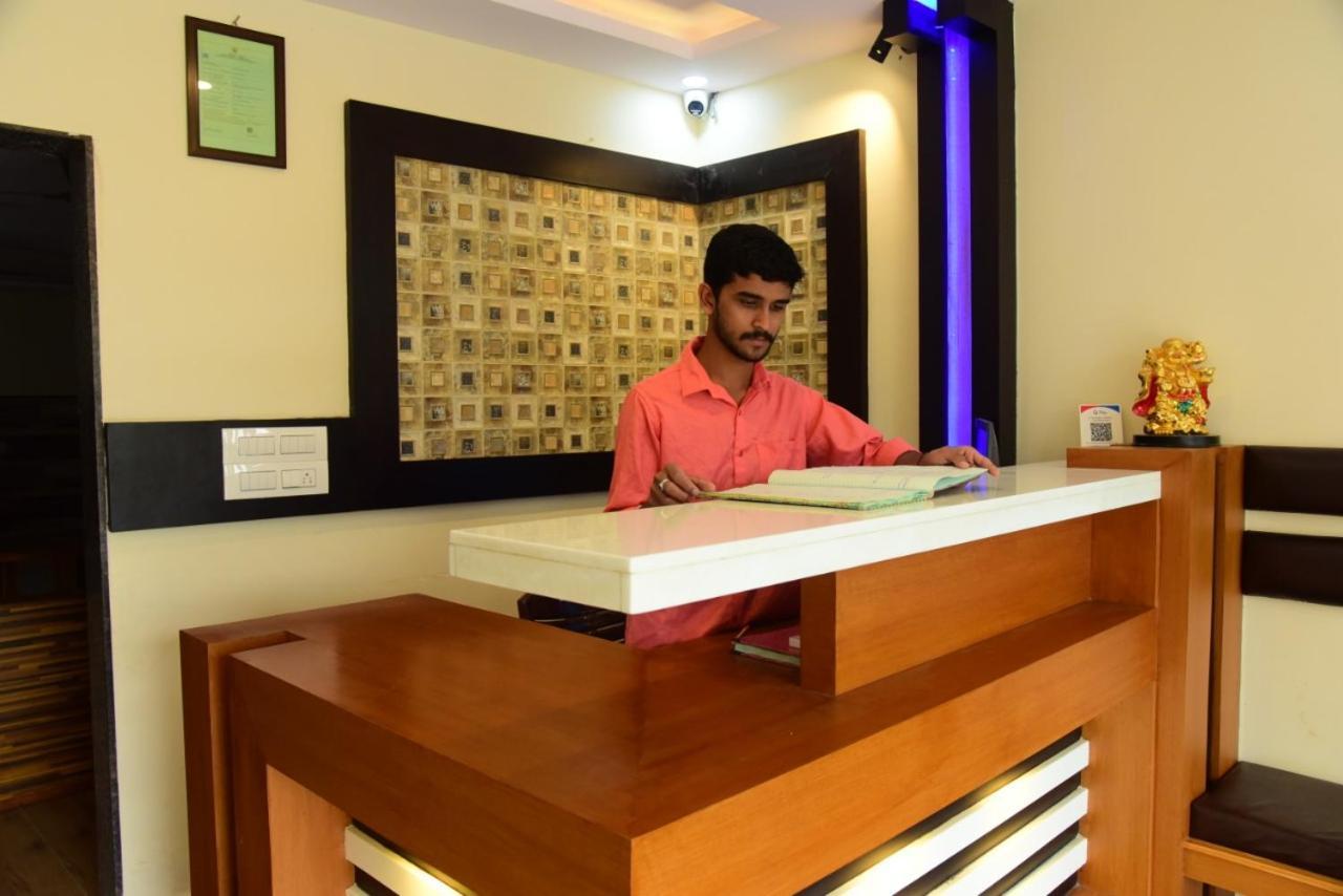 Hotel M G Residency Chikmagalūr Exterior foto